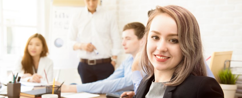  全社プラットフォームとしてのAI自動翻訳「T-4OO」導入で、社内の翻訳業務をまとめて効率化する  （技術文書、特許文書の和訳、契約書の英訳などを自動化し、年間1.3億円のコストを削減する方法）